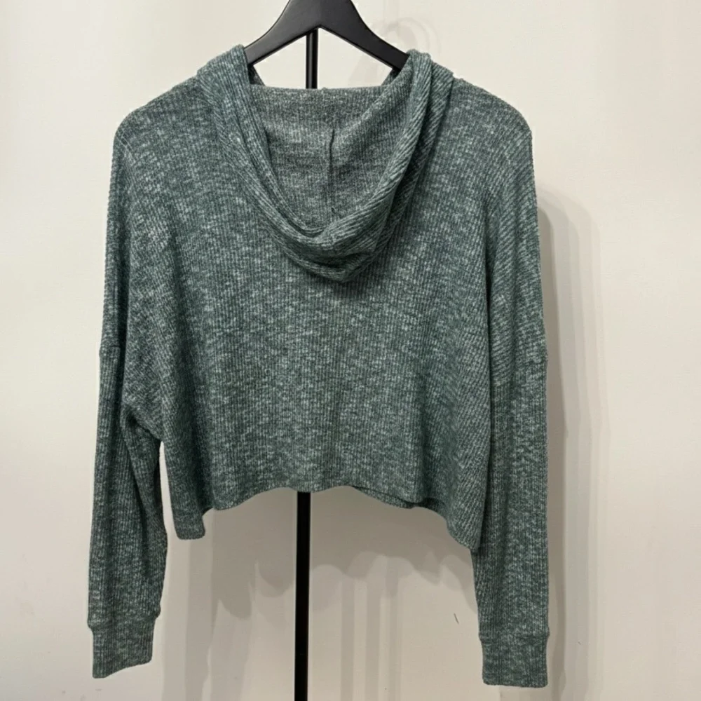 American Eagle Heathered Sage Green Cropped Ribbed Hoodie - XS